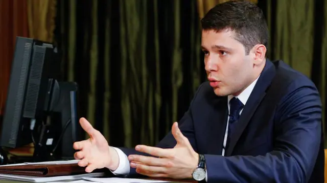 Самый молодой губернатор - глава Калининградской области Антон Алиханов, судя по отчету не потратил на политтехнологов на выборах ни копейки