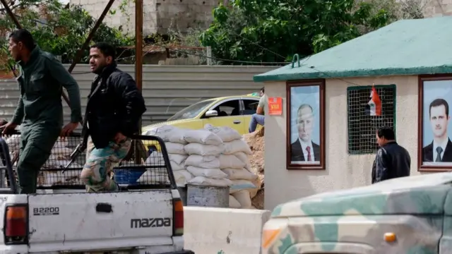 Suriye hükümet güçleri, Şam'ın dışındaki bir kontrol noktasında