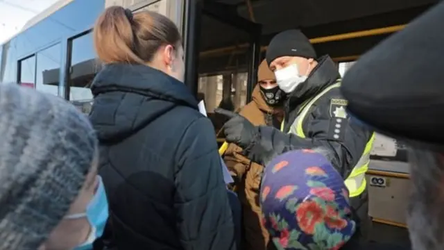 Kiyevdə xüsusi icazə olmadan ictimai nəqliyyatdan istifadə qadağandır