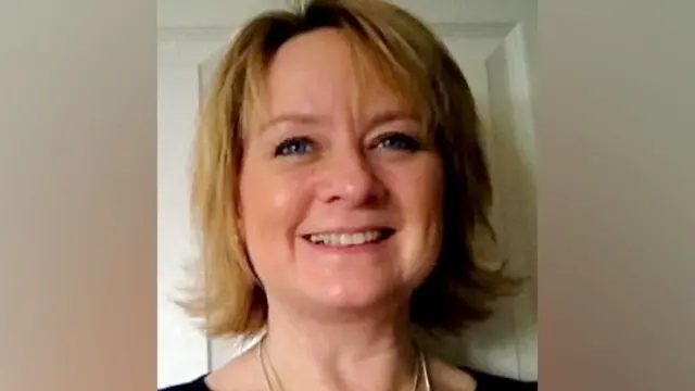 ஹெல்காவின் தாயும் ஒரு அகதி.