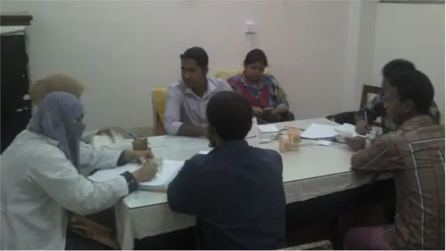 হোমিওপ্যাথিক হাসপাতালের চিকিৎসা দিচ্ছেন চিকিৎসকরা