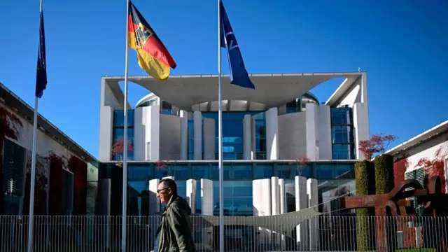 Edifíciobons palpites para hojeBerlim com a bandeira da Alemanha