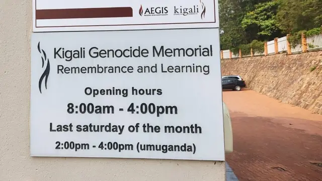 ኣብ እዋን ኡሙጋንዳ እረቲ ዝዓበየ ቤተ መዝክር ግዳያት ዓሌታዊ ምጽናት 1994 ከይተፈ'ዩ ክሳብ ሰዓት 2 ድሕሪ ቀትሪ ዝዕጾ