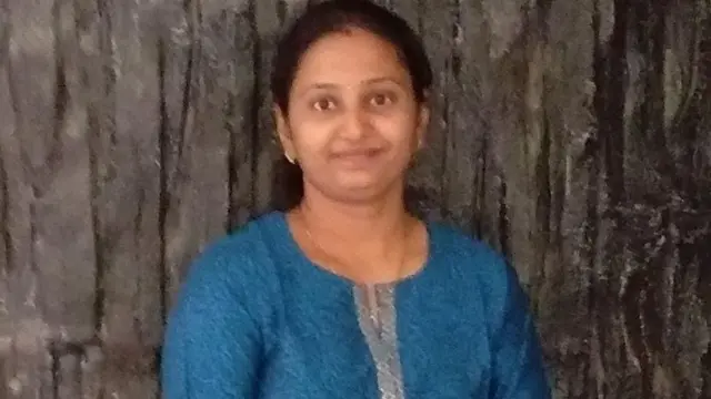 रेश्मा पाटील यांनी बीएमसी शाळेत निवड झाल्याने खासगी शाळेतील नोकरी सोडली.