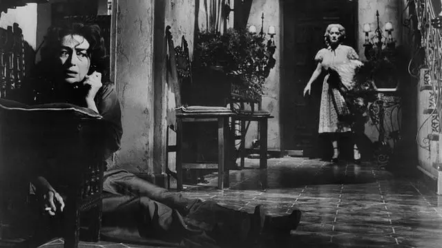 Joan Crawford y Bette Davis en una escena de "¿Qué pasó con Baby Jane?"