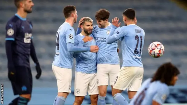 Manchester City giành 16 điểm tại vòng bảng
