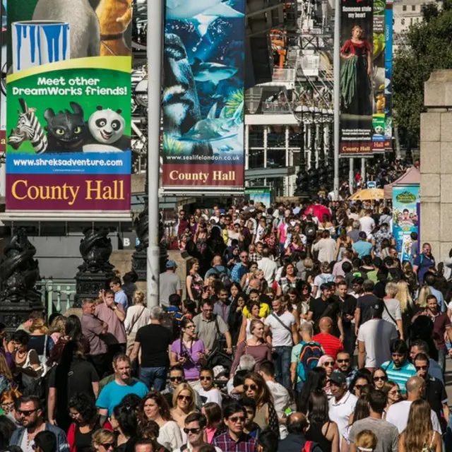 বিশ্বের নানা শহরে ভারতীয় পর্যটকরা এখন যাচ্ছেন দলে দলে