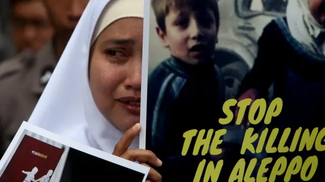 रूसी दुतावास के बाहर प्रदर्शन