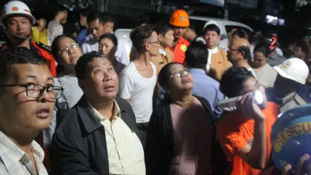 စောင်းသွားတဲ့တိုက်တွေကို ရန်ကုန်မြို့တော်ဝန်လာစစ်