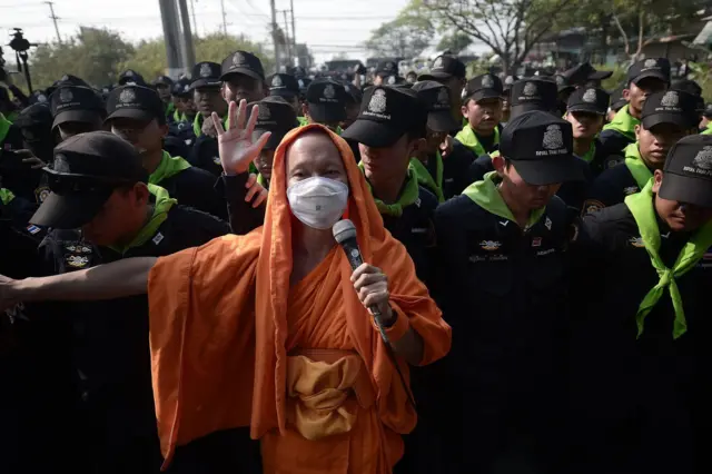ธรรมกาย, วัดพระธรรมกาย, ธัมมชโย, ดีเอสไอ, ประยุทธ์ จันทร์โอชา, ม.44