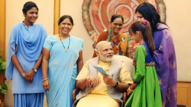 प्रधानमंत्री के साथ उषा चौमड़