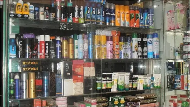 দোকানে আসল কসমেটিকস চেনা হয়ে উঠে কঠিন