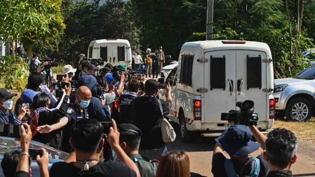 รถขนจำเลยไปเรือนจำ