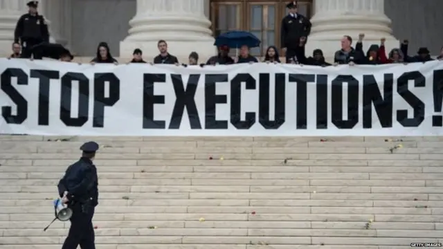 ਮੌਤ ਦੀ ਸਜ਼ਾ ਦਾ ਵਿਰੋਧ ਕਰ ਰਹੇ ਲੋਕ