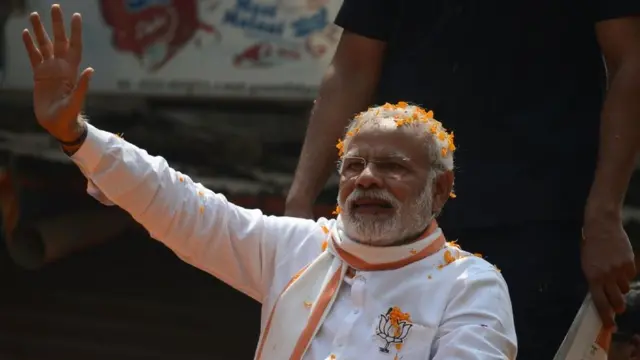 बनारस में मोदी