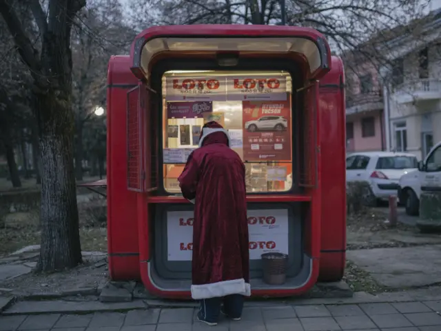 Deda Mraz uplaćuje Loto