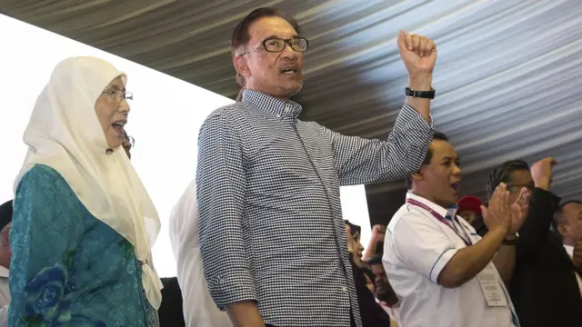 أنور محمد اختير ليتولى السلطة بعد مهاتير