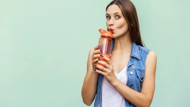 Mnogi od nas veruju da bi trebali piti najmanje osam čaša vode dnevno