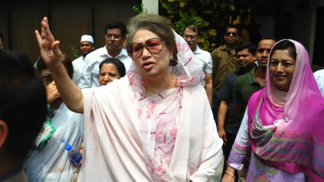 বিএনপির চেয়ারপারসন খালেদা জিয়া এখন দুর্নীতির মামলায় কারাবন্দী