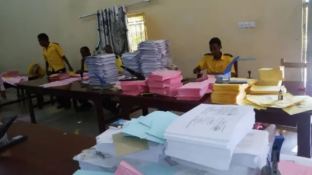 Waa qaybta buugaagta isku dhejisa marka la soo daabaco