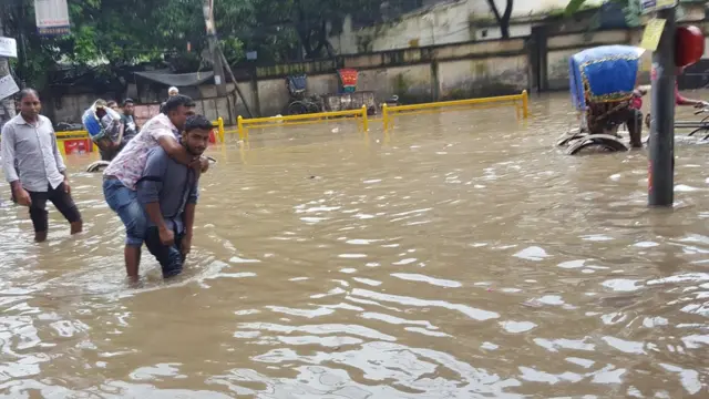 বন্ধুর পিঠে চড়ে সড়ক পারাপার।