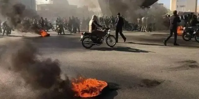 وزارت کشور ایران تایید کرد که بین ۲۰۰ تا ۲۲۵ نفر در جریان سرکوب اعتراضات به افزایش قیمت بنزین، کشته شدند