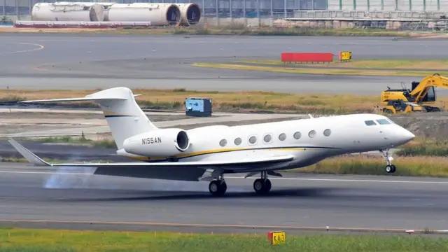 Pesawat jet pribadi dengan nomer N155AN yang membawa Ghosn ke Haneda, Tokyo, di hari penangkapannya.