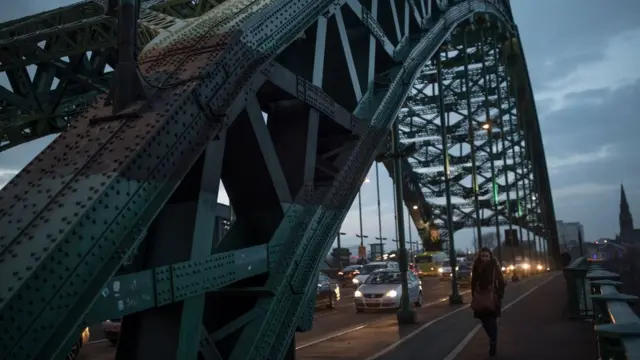 Foto da Ponte Wearmouth, na Inglaterra