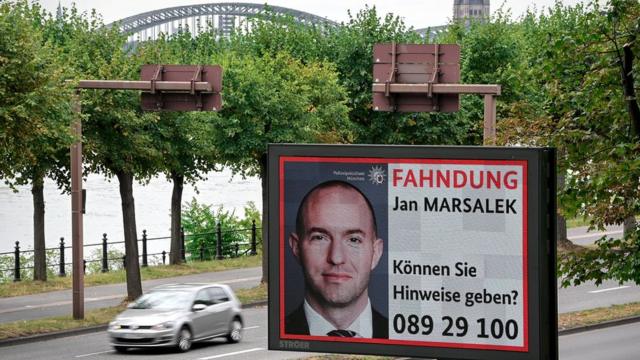 Немецкая полиция на этой неделе объявила Марсалека в розыск. Билборд в Кёльне