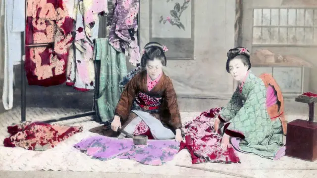 Fotobet legalarquivobet legalmulheres confeccionando quimonos