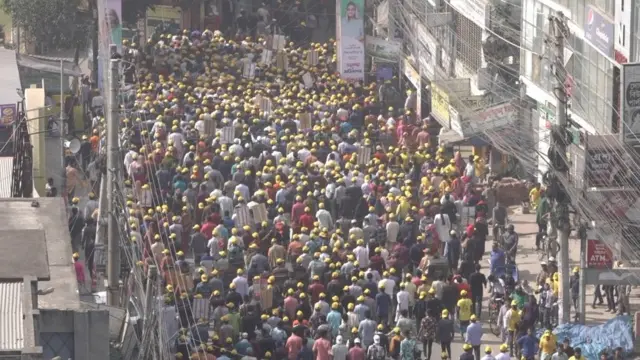 আওয়ামী লীগের এই জনসমাবেশ এমন এক সময়ে আয়োজন করা হল যখন অন্যতম প্রধান বিরোধী দল বিএনপি এক মাসেরও বেশি সময় ধরে দেশের বিভিন্ন জেলায় জনসভা আয়োজন করে যাচ্ছে।