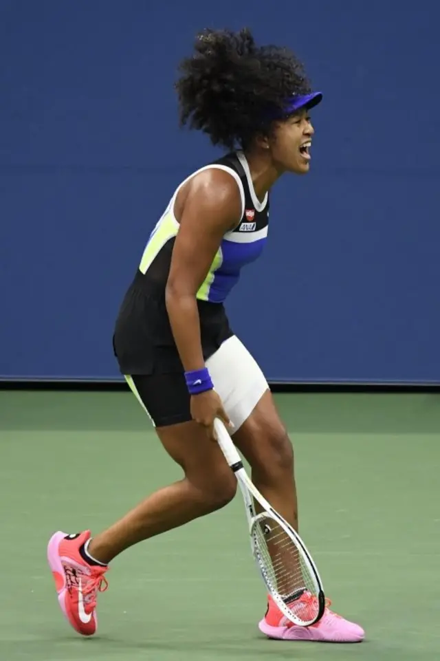 از وضعیت بدن بازیکنان تنیس بعد از کسب یک امتیاز می‌توانیم اطلاعات بسیار بیشتری به دست آوریم تا از روی چهره آنها