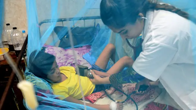 ঢাকার হাসপাতালগুলো সয়লাব ডেঙ্গু রোগীতে