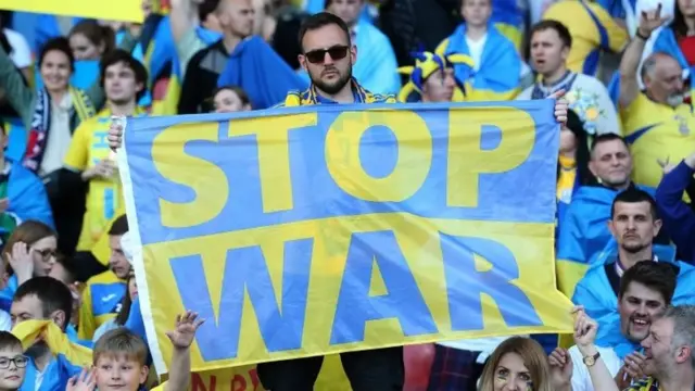 Плакат "Остановите войну!"