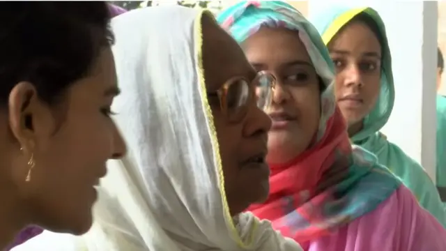 ভোট দেয়ার পর রাজশাহীর কয়েকজন নারী ভোটার