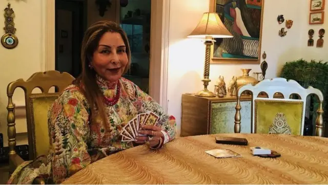 हेमा देवडा भन्छिन्, "मलाई अचम्म लाग्थ्यो कि यो खेलमा त्यस्तो के छ जसले मानिसलाई आफ्नो आसपासको सबै कुरा भुलाइदिन्छ।"