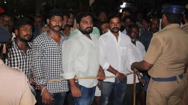 LIVE: 'மெரினா வேண்டும்' - மாநில எல்லைகள் கடந்து குரல் கொடுக்கும் தலைவர்கள்