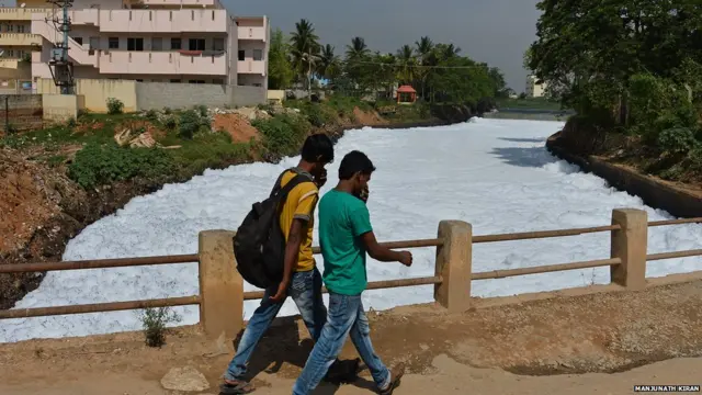 प्रदूषित तलाव