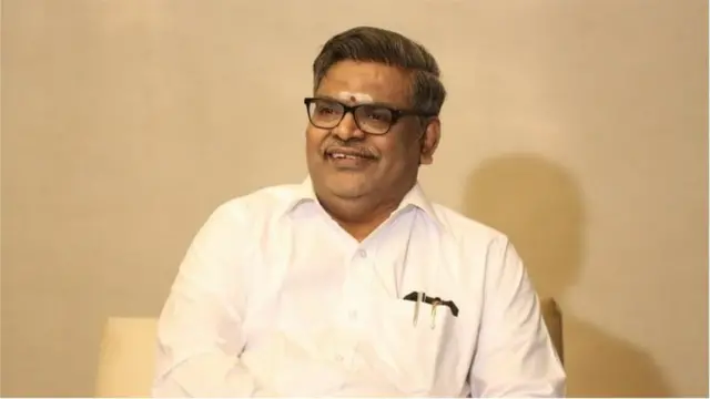 తెలుగు సినిమా పాటలకు సాహిత్య గౌరవం కల్పించాలని సీతారామశాస్త్రి అనేక సందర్భాల్లో చెప్పారు