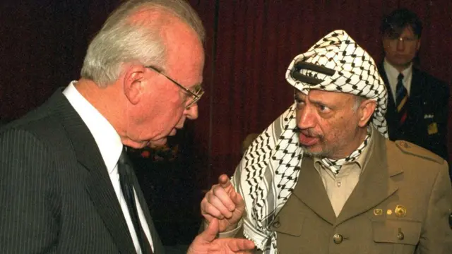 Lena Volkova tatuirovka guruhlari tomonidan ogziga becerildi