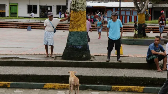 Gente en la plaza de Iscuandé.
