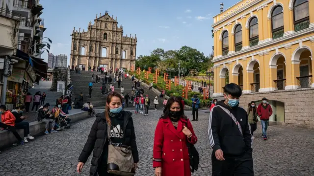 澳门大三巴牌坊前旅客与路人（28/1/2020）