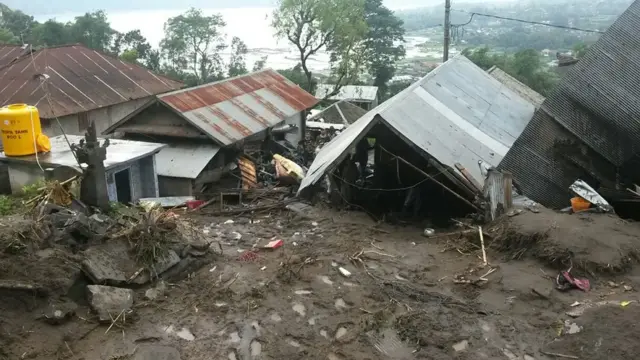 Bali, longsor, bencana alam