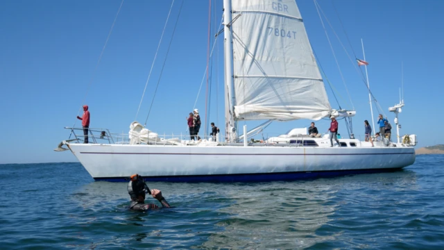 బెన్‌కు సహాయంగా నిలిచే పడవ