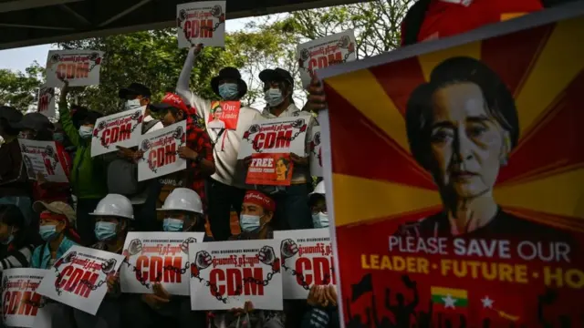 ကျန်းမာရေးဝန်ထမ်းတွေရဲ့ CDM နဲ့ ၅၀၅-က ဖမ်းဝရမ်း