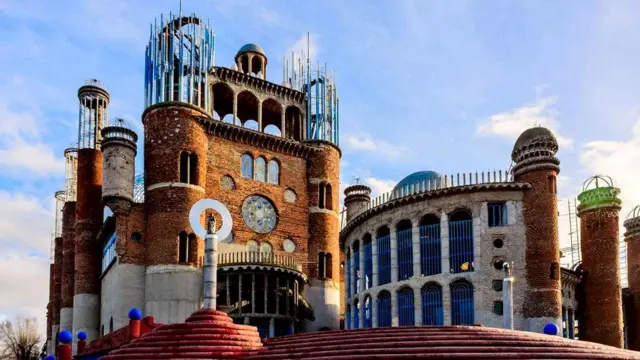 Недостроенный собор