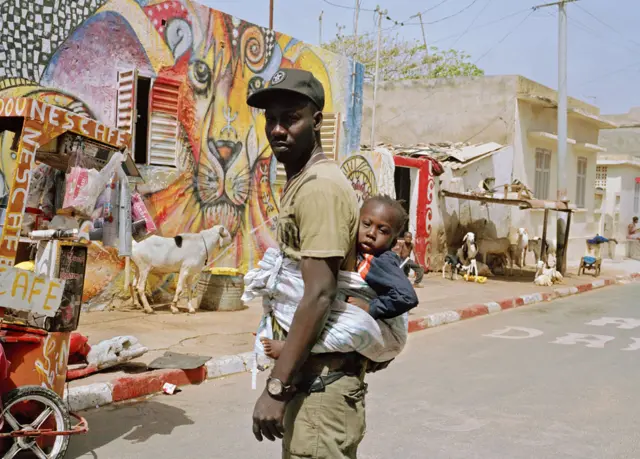 Badou et Mouhammed dans le quartier de la Medina à Dakar, Sénégal.