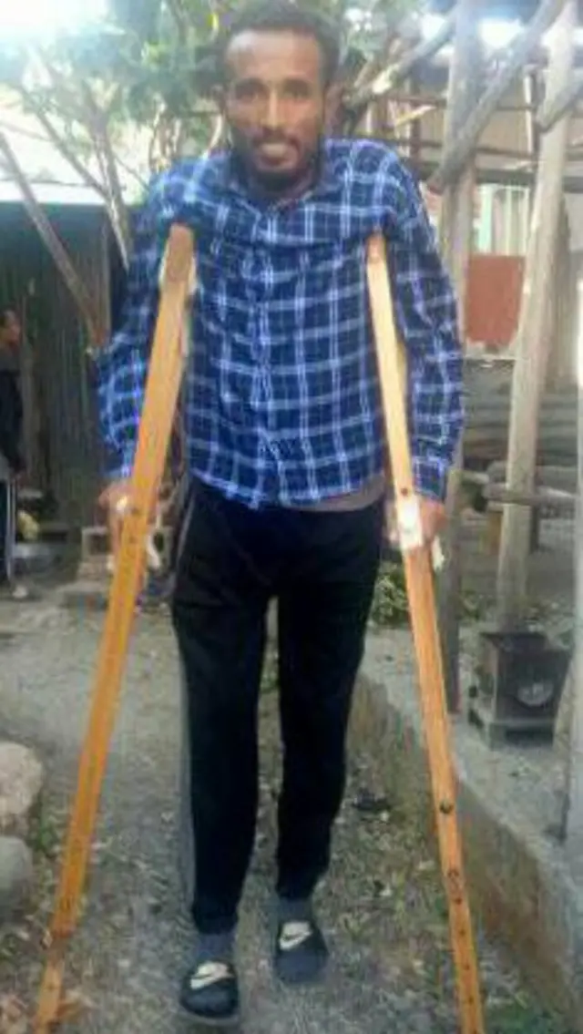 ክብሮም ብኽልተ ምርኩስ ተደጊፉ እንተዘይኮይኑ፡ መሬት ክረግፅ ኣይኽእልን