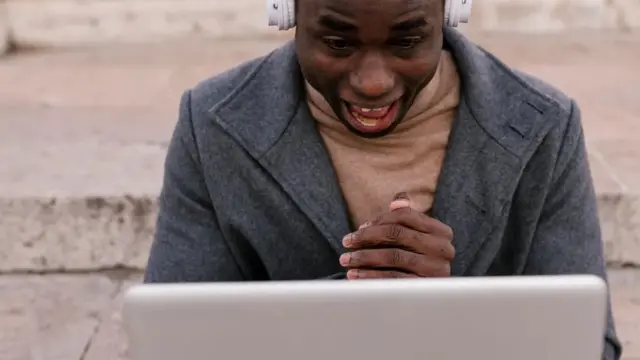 Pipo fit gossip through apps