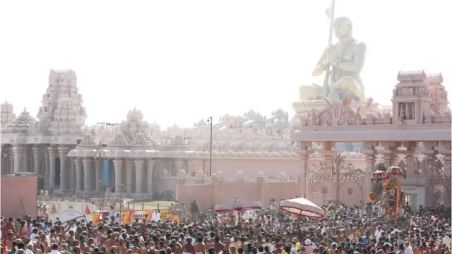 रामानुजाचार्य पुतळा